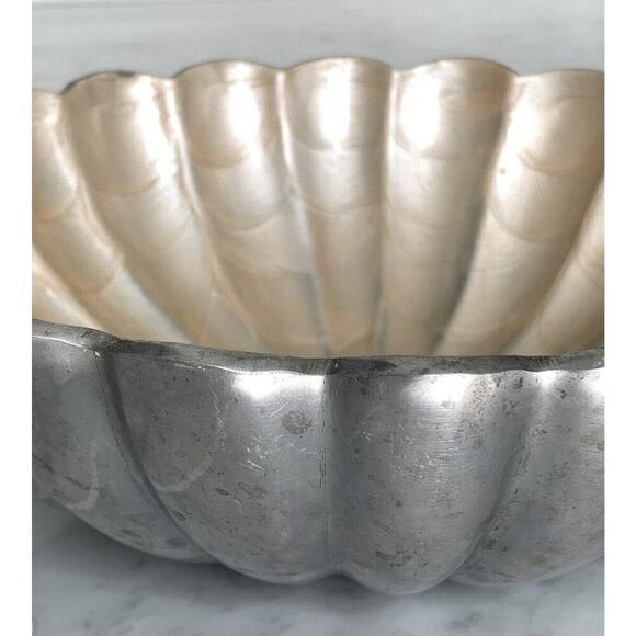 JULIA KNIGHT Peony 8.5” Round Bowl Buttercream Mother of Pearl Scalloped VGUC - Picture 8 of 11